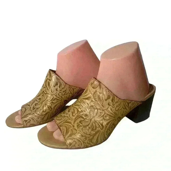 Patricia Nash Shelli Tooled Brown Leather Floral Pattern  Slip On Sandals 10 - Picture 1 of 12